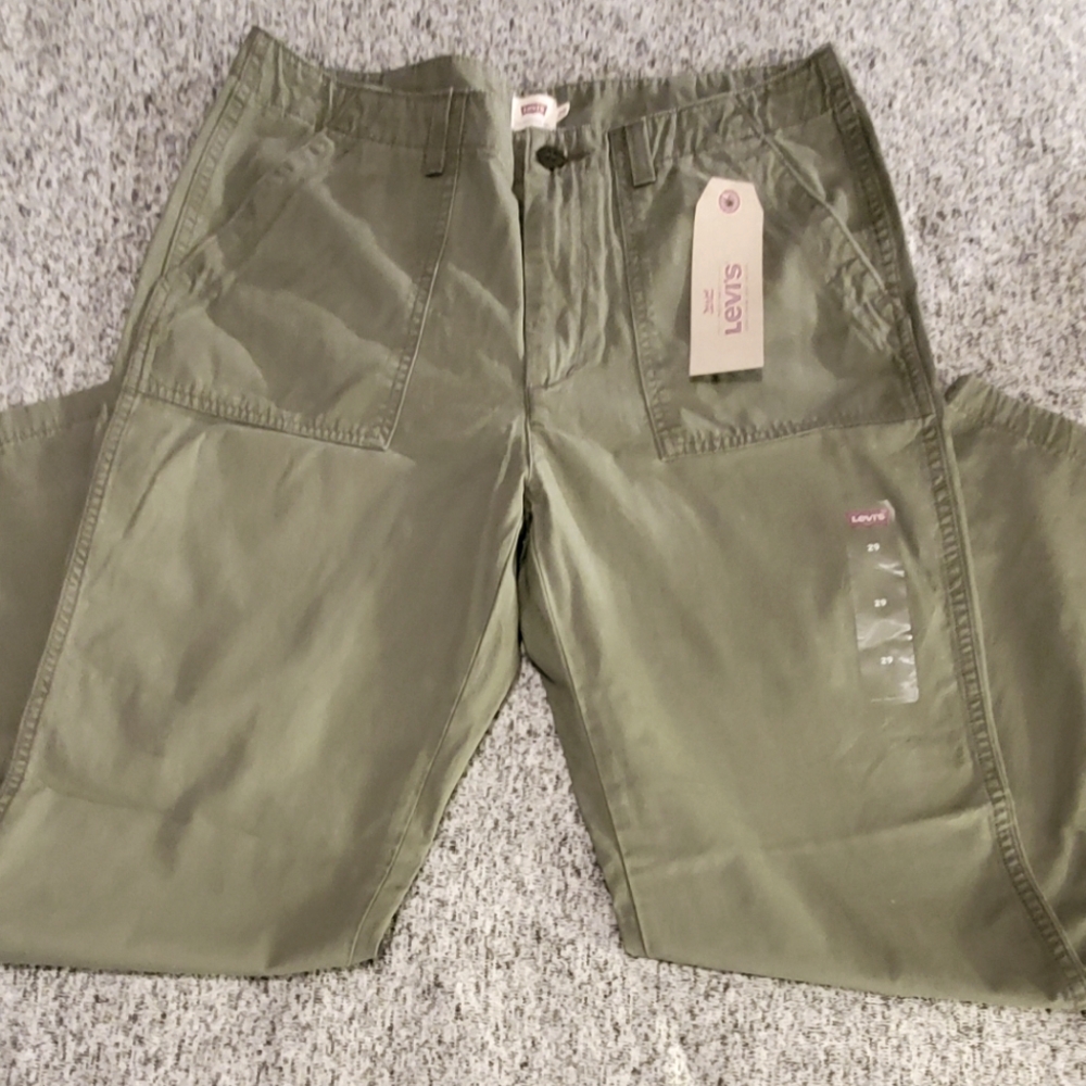 Levis Womens Khakis - NWT - SZ 29